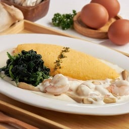 ไข่ลาวาหน้าแซลมอนย่าง ข้าวโพดและ ผักโขมราดครีมซอส