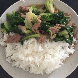 เเขนงเนื้อ น้ำมันหอย ราดข้าว