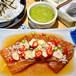 แซลม่อนดองซีอิ้ว 4-5 ชิ้น +ข้าวญี่ปุ่น+สาหร่าย