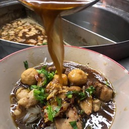 ก๋วยเตี๋ยวหมูพิเศษ