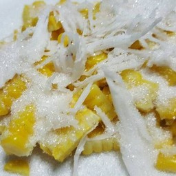 ข้าวโพดคลุกโรยมะพร้าวขูดขาว