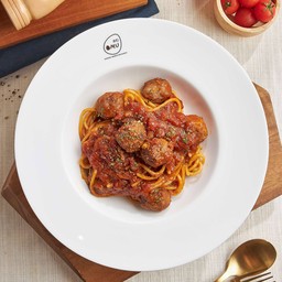 สปาเก็ตตี้มีทบอลซอสมะเขือเทศ