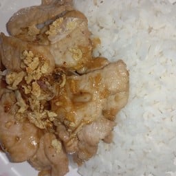 ข้าวหมูกระเทียม
