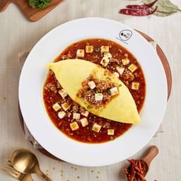 ข้าวห่อไข่ราดซอสเต้าหู้ซอสเผ็ด