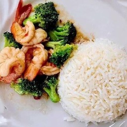 บล็อกเคอรี่กุ้ง ราดข้าว