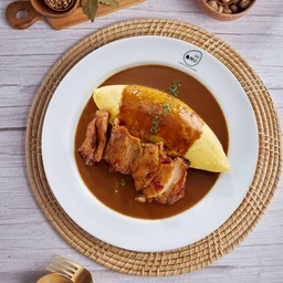 ข้าวห่อไข่หน้าไก่ย่างราดซอสแกงกะหรี่