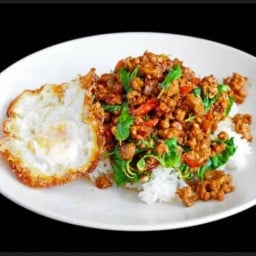 ข้าวกระเพราหมูสับแยก 28 ลาดพร้าว 101 แยก 28