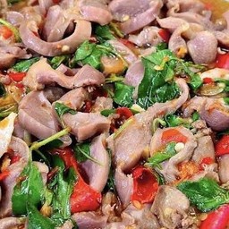 กะเพรากึ๋นไก่ราดข้าว