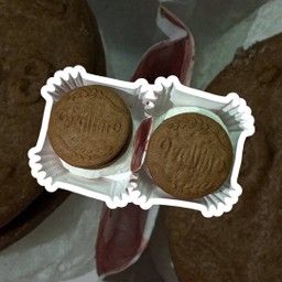 โมจิไส้โอวัลตินครั้นซี่ 2ชิ้น (มีโอวัลตินด้านบน)