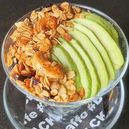 Avocado Granola Greek Yoghurt (อะโวคาโด้กราโนล่ากรีกโยเกิร์ต)