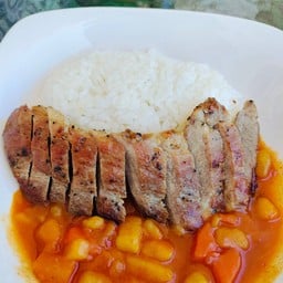 แกงกะหรี่หมูสเต็ก