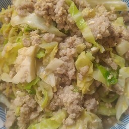 ผัดกะหล่ำปลีหมูสับใส่ไข่ (กับข้าว)