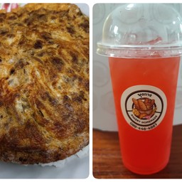 [เซตสุดฮิต] ข้าวไข่เจียวคั่วกลิ้งปลา + น้ำสตรอเบอรี่โซดา