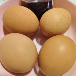 ไข่ต้ม4ใบพร้อมแม็กกี้