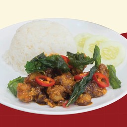 ข้าวกะเพราพริกแห้งไก่กรอบ