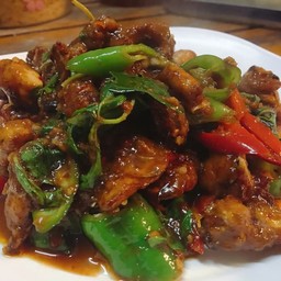 ผัดเผ็ดกบ