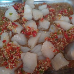 ปลาดอลลี่ลวกสามรส Pangasius boiled top spicy sauce