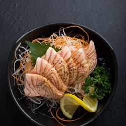 ซาชิมิแซลมอนเบิร์น 5 ชิ้น