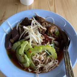 ก๋วยเตี๋ยวไก่มะระนายเธอร์ สะพานปทุม