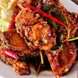 ผัดเผ็ดปลาช่อน