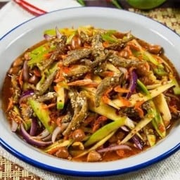 ยำมะม่วงปลากรอบ