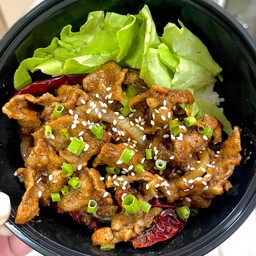 ข้าวหน้าหมูผัดซอสหม่าล่า