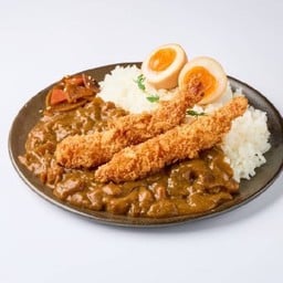 ข้าวแกงกะหรี่  กุ้งทอด ไข่เยิ้มดองซีอิ๊ว
