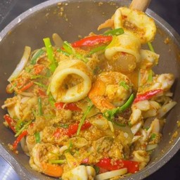 ผัดผงกะหรี่ทะเลรวม