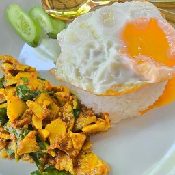 ข้าวพริกแกงใต้หน่อไม้ดองหมู