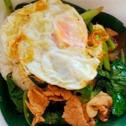 ข้าวคะน้าหมูชิ้น