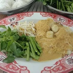 ขนมจีนน้ำยากะทิปลา+น้ำพริกหวาน+ผักสด