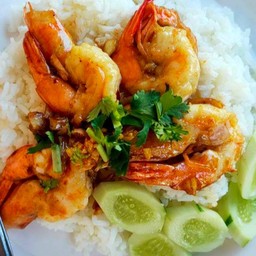 ข้าวกุ้งกระเทียม