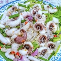 ยำวุ้นเส้นปลาหมึก