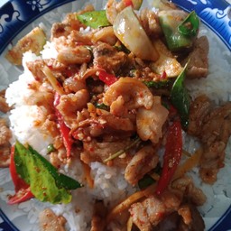 ผัดเผ็ดหมูป่าราดข้าว