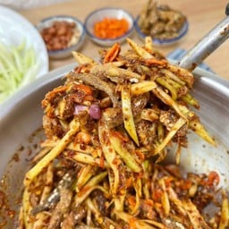ยำมะม่วงเเซ่บจี๊ด🤤🤤 ตลาดวิดซะการ์เด้น