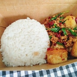 หมูสับ+เต้าหู้ไข่ ผัดกะเพราพริกแห้ง