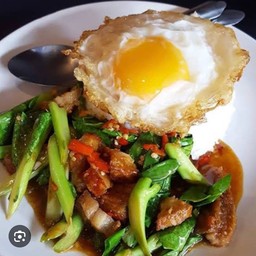 ข้าว คะน้าหมูกรอบ ( หมูกรอบ 40 g.)