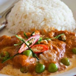 ข้าวราดพะแนง (สามารถเลือกเนื้อสัตว์ได้คะ)