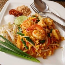ผัดไทยอินเตอร์ ไก่ทอด เขาน้อย เขาน้อย