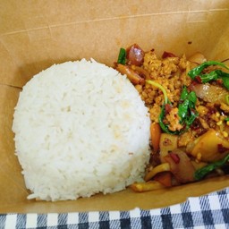 หมูสับ+หน่อไม้ดองผัดกะเพราพริกแห้ง