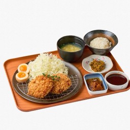 เซตคัตสึหมูบดใบชิโซะ ไข่เยิ้ม