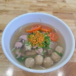 เฝอเลิศลาว