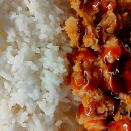 ข้าวไก่ทอดสไปซี่หม่าล่า (สันใน)