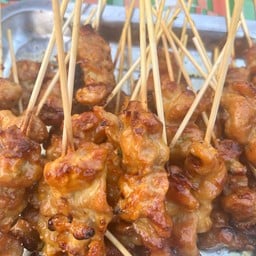 เจ้นัทหมูปิ้งพันไม้