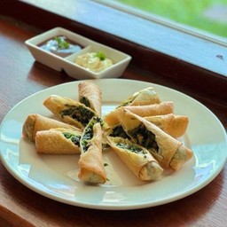 ปอเปี๊ยะผักโขมอบชีส Fried Cheese Spinach Rolls