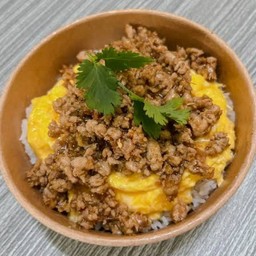 ข้าวหมูสับกระเทียม + ไข่ข้น