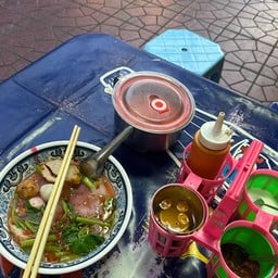 ก๋วยเตี๋ยว เย็นตาโฟ ลูกชิ้นปลา