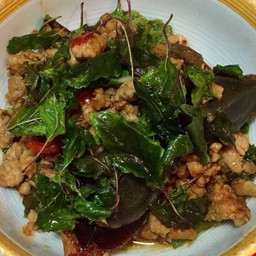 ผัดกระเพราหมูสับไข่เยี่ยวม้า@เป็นกับ