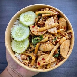 กะเพราหน่อไม้ดอง หมูสับ หมูยอ