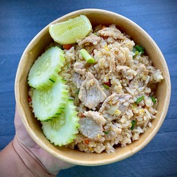 ข้าวผัดไข่+หมูชิ้น